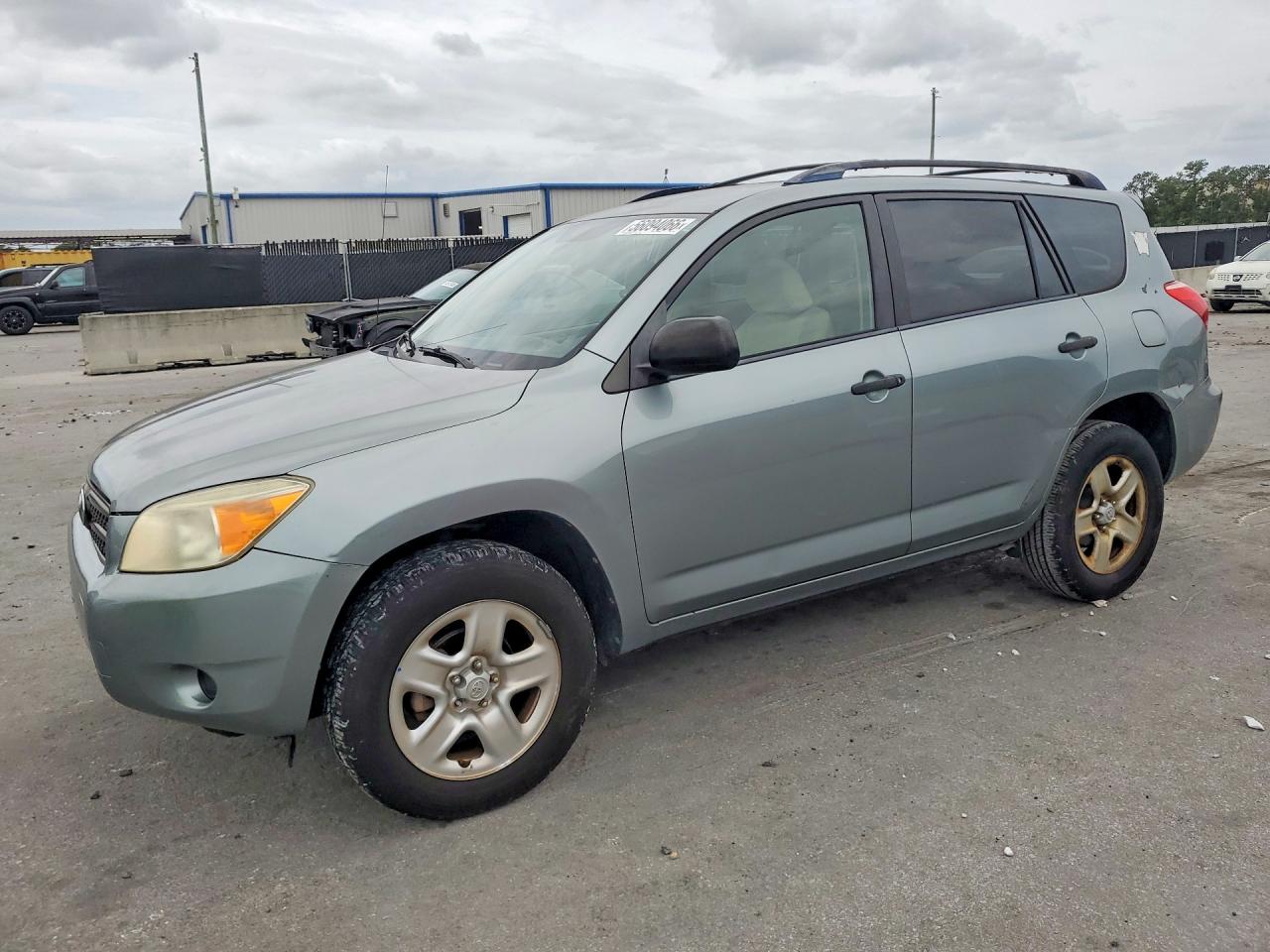 Salvage Toyota RAV4 Image