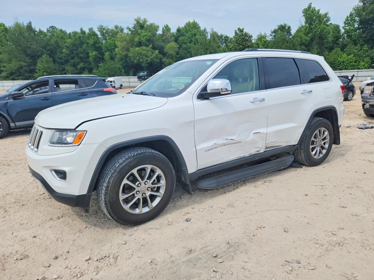 Salvage Jeep Cherokee Image