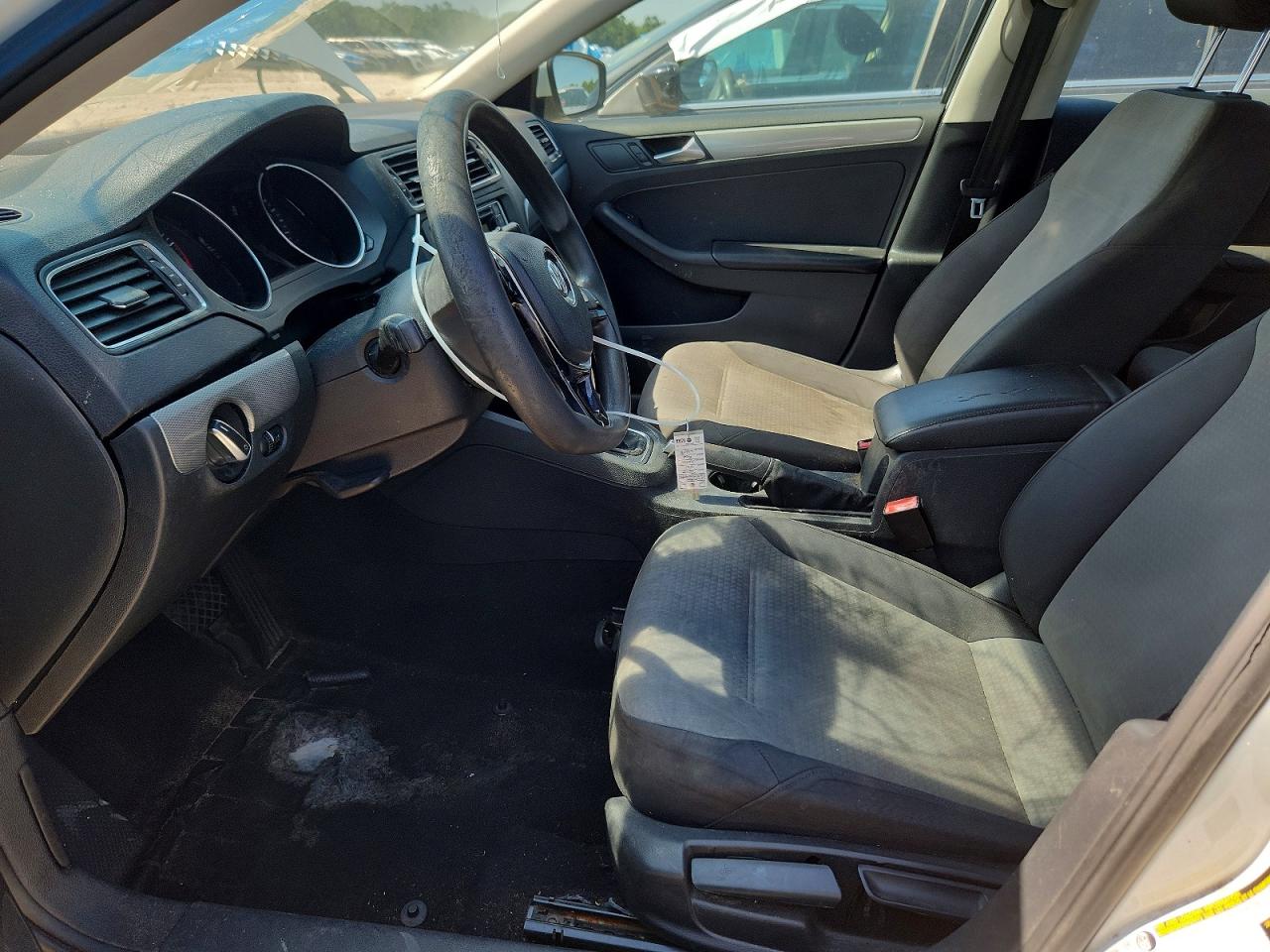 Volkswagen Jetta S