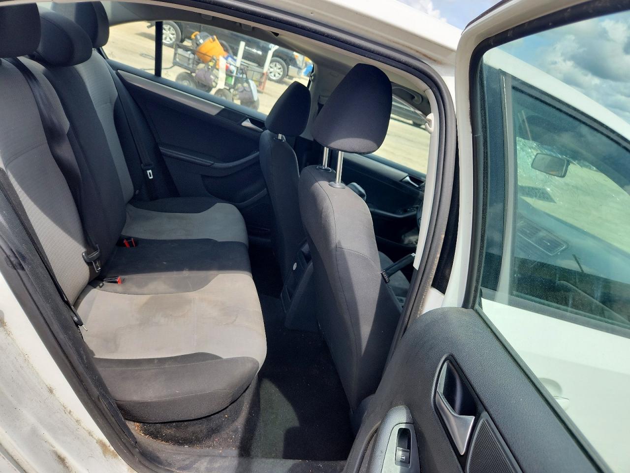 Volkswagen Jetta S