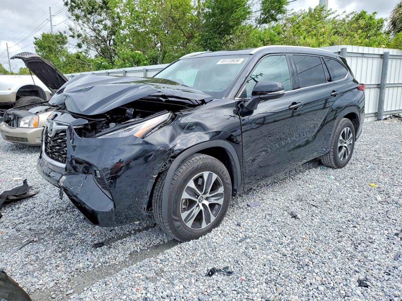 Salvage Toyota Highlander Image