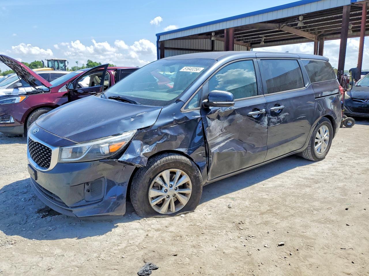 Salvage Kia Sedona Image