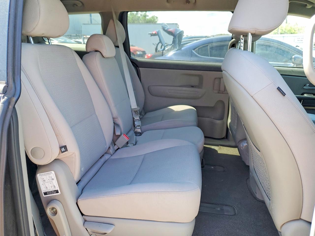 Kia Sedona Lx