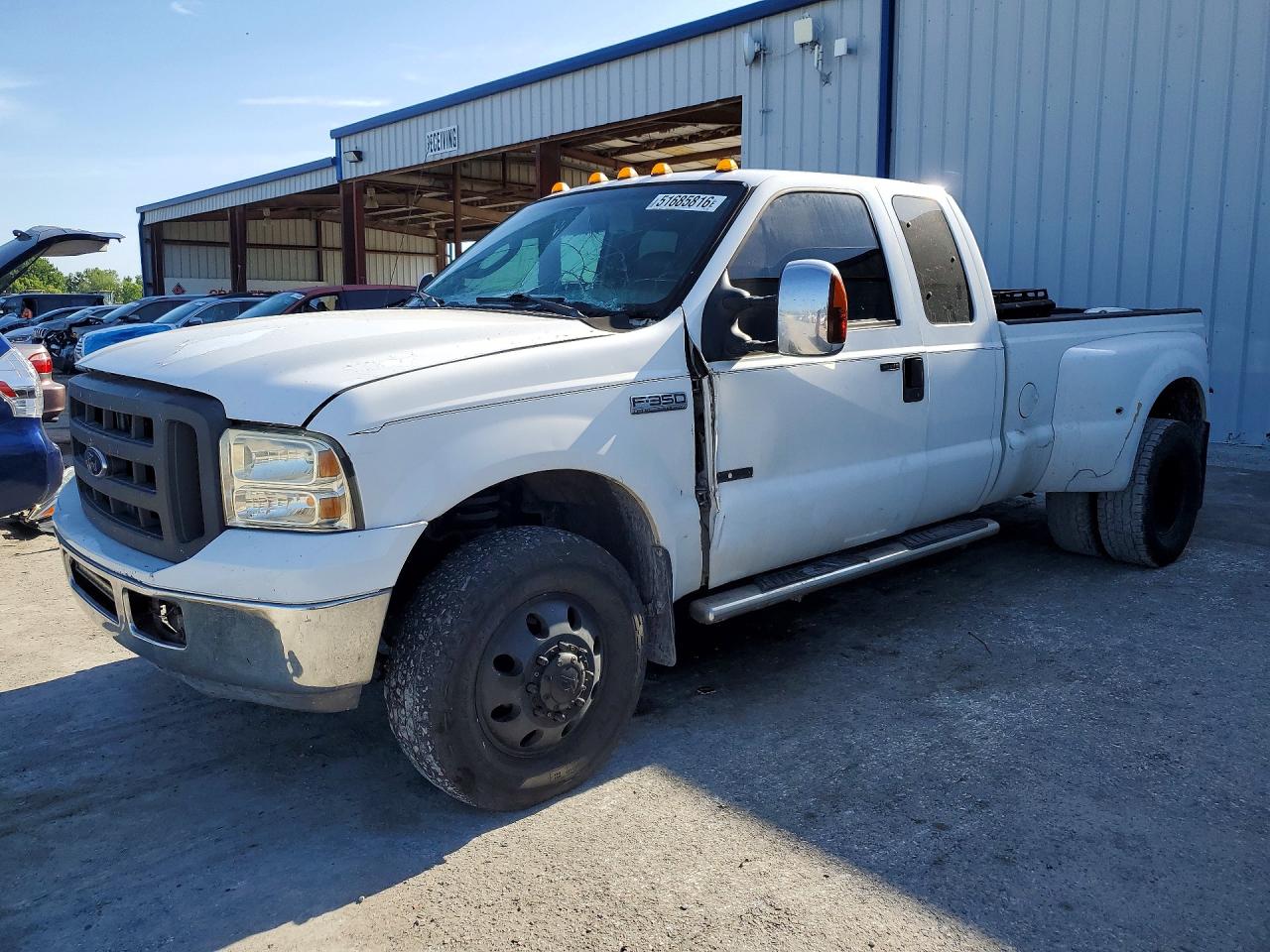 Salvage Ford F-350 Image