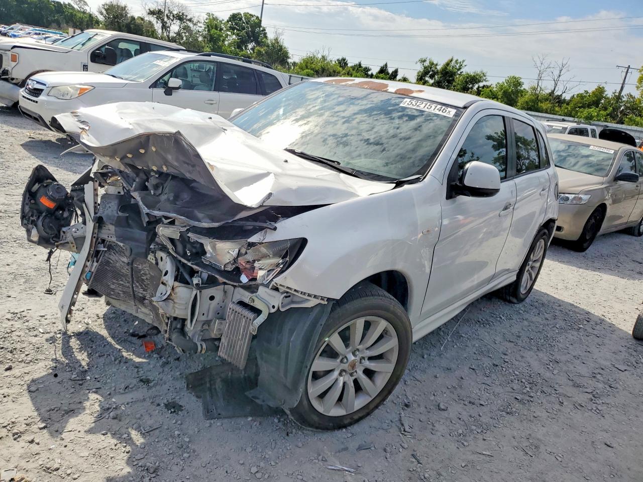 Salvage Mitsubishi Outlander Image