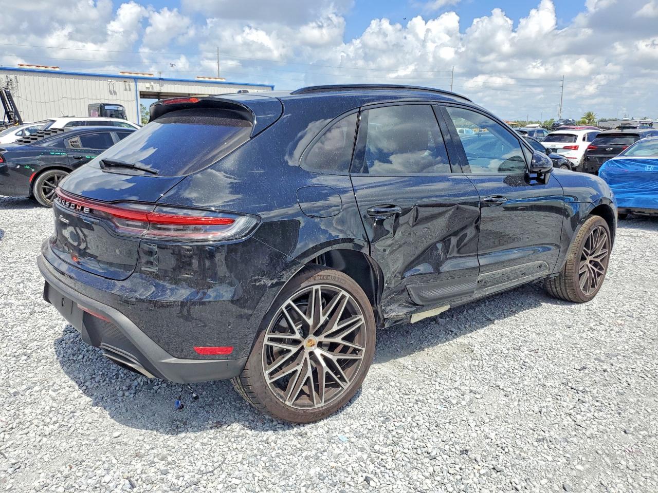 Porsche Macan Base