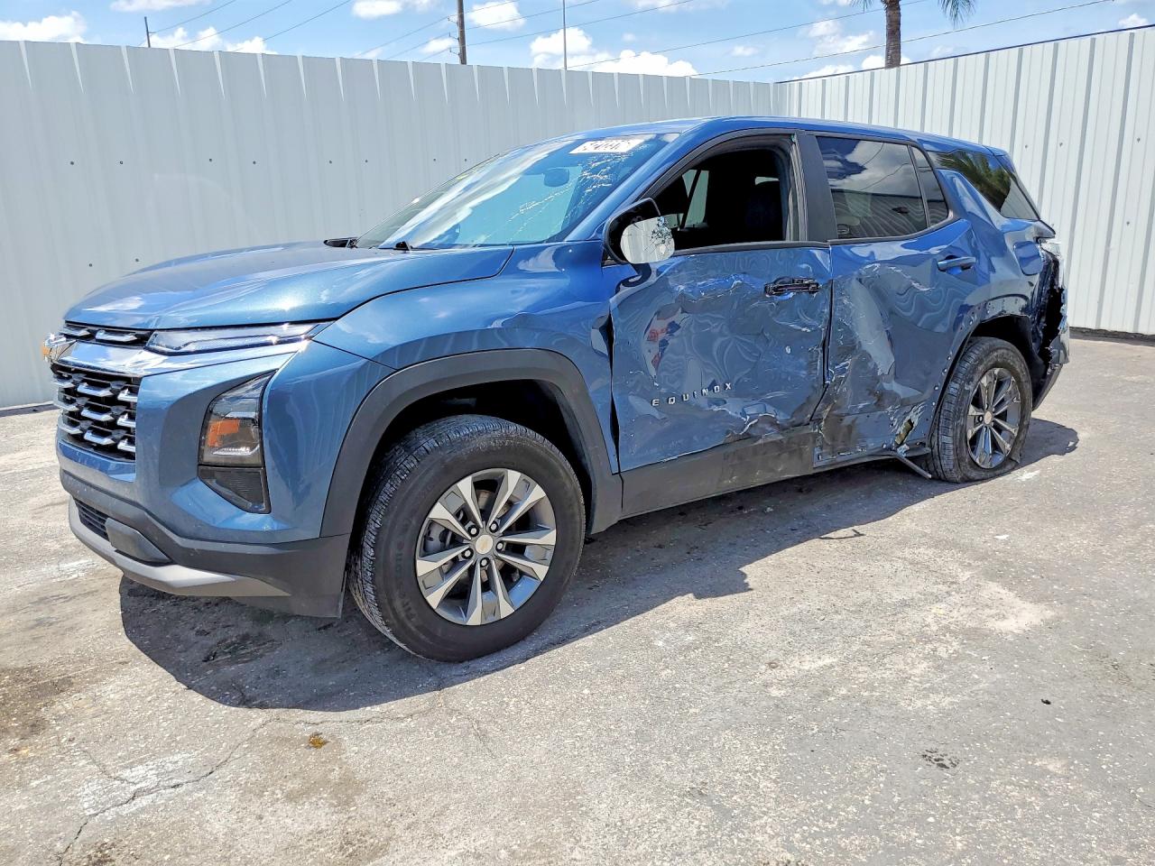Salvage Chevrolet Equinox Image