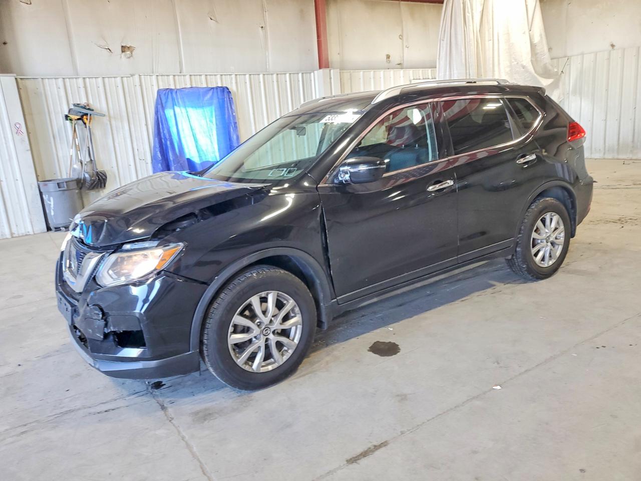 Salvage Nissan Rogue Image