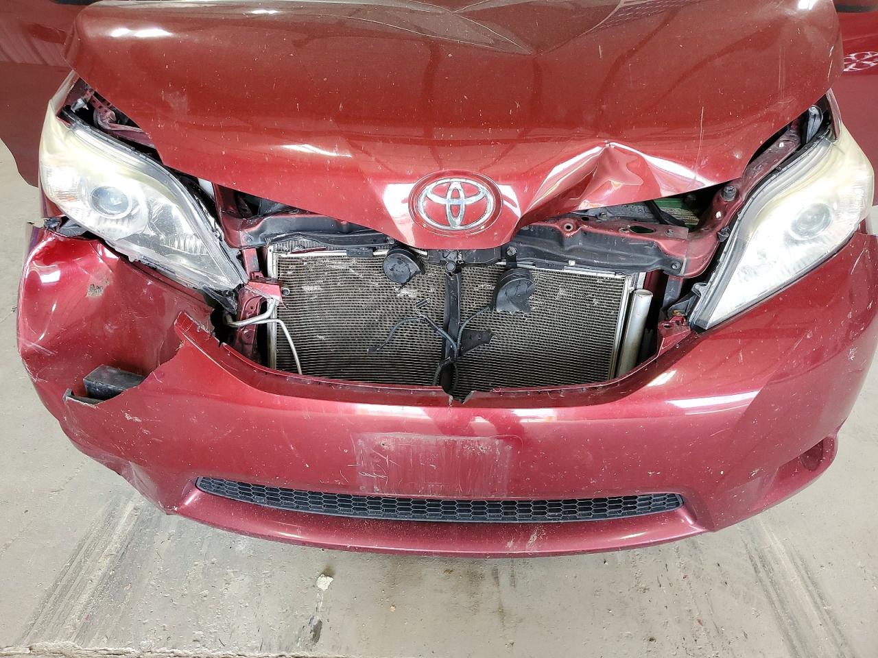 Toyota Sienna Le