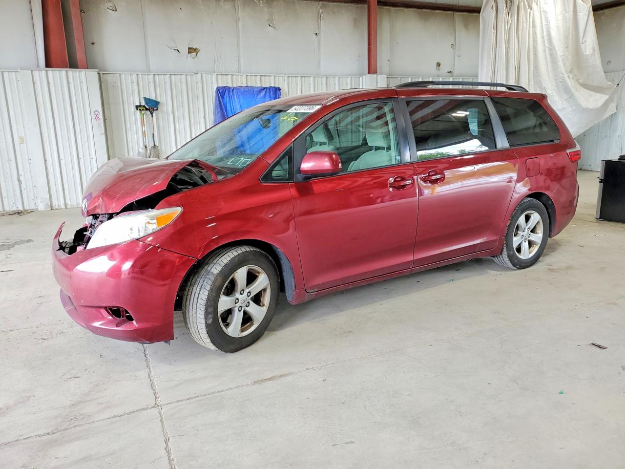 Salvage Toyota Sienna Image