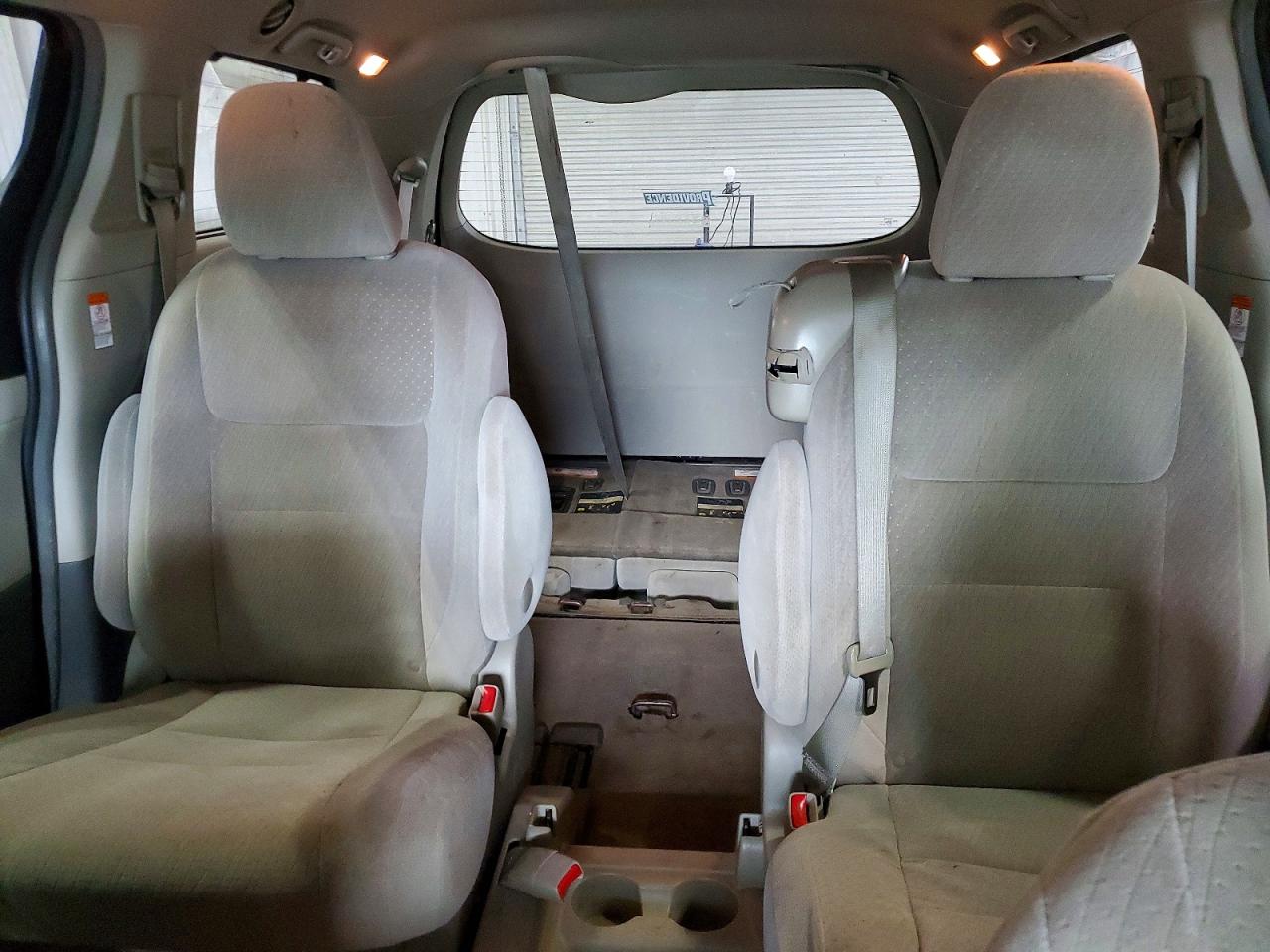 Toyota Sienna Le