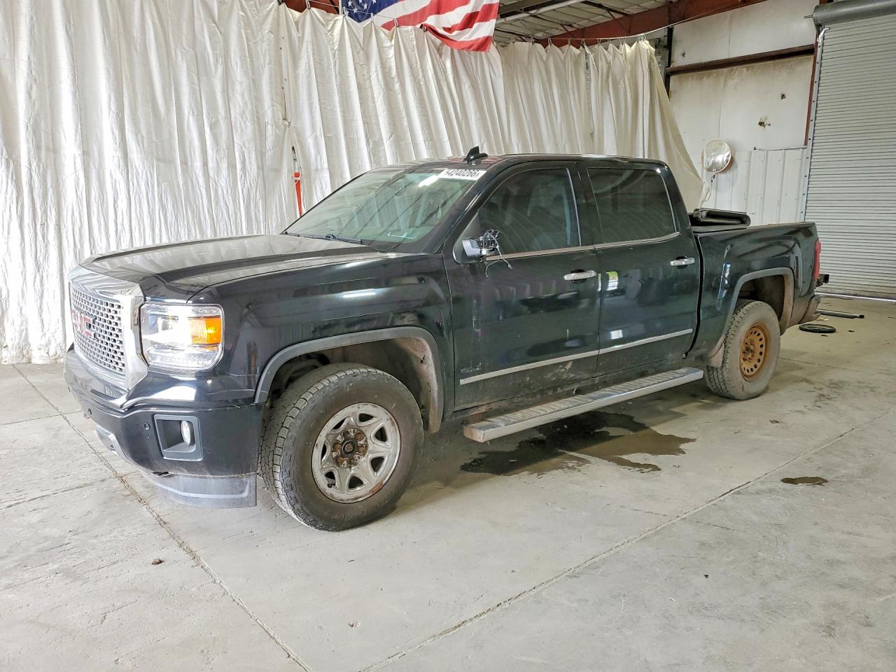Salvage GMC Sierra Image