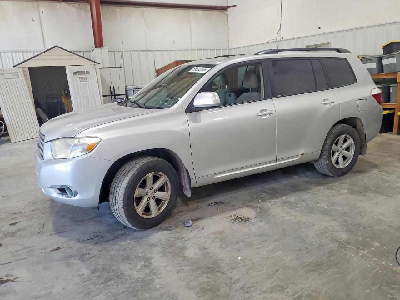 Salvage Toyota Highlander Image