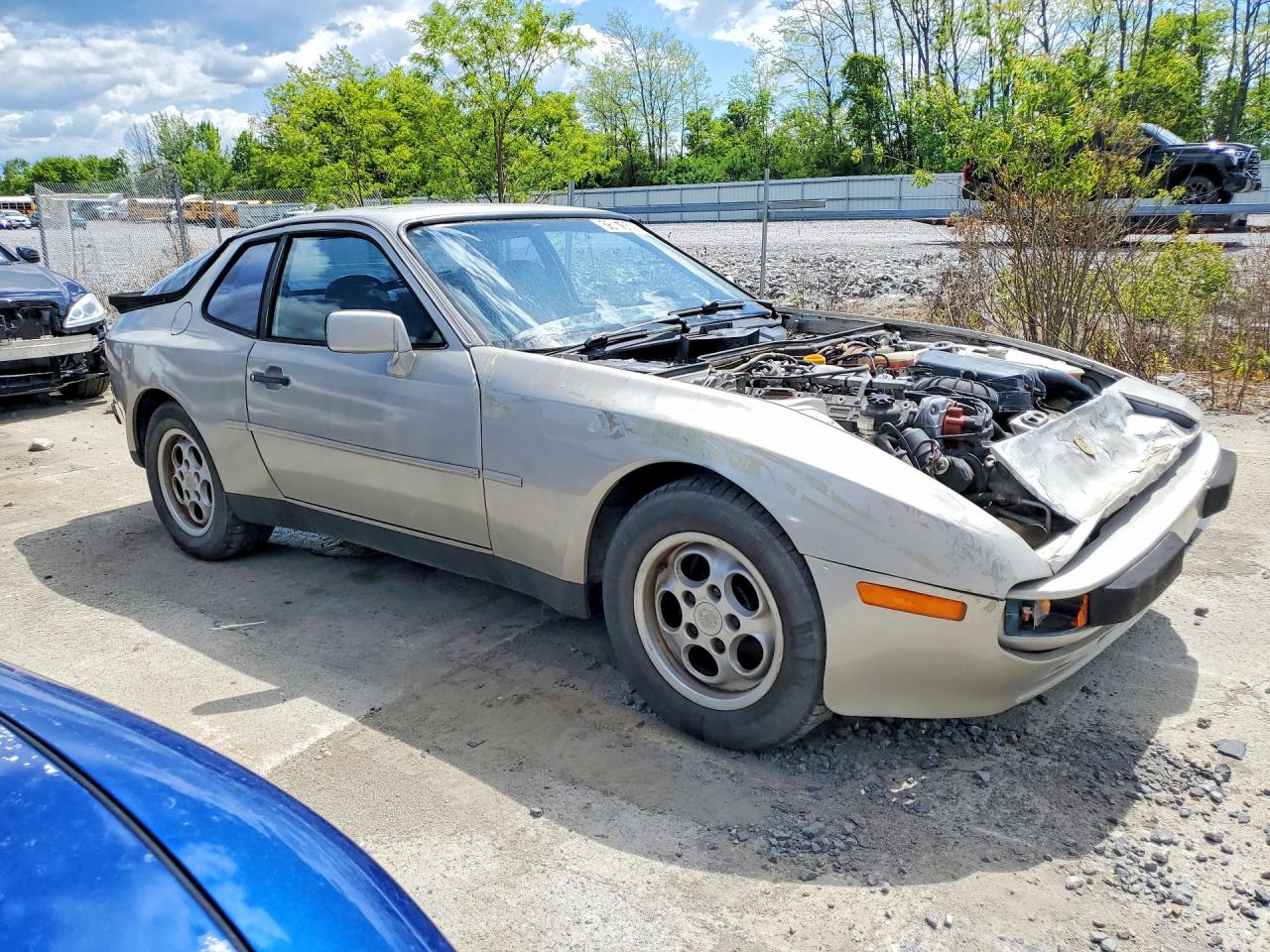 Porsche 944