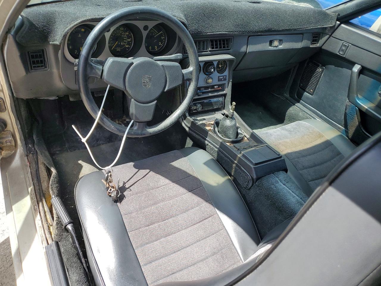 Porsche 944