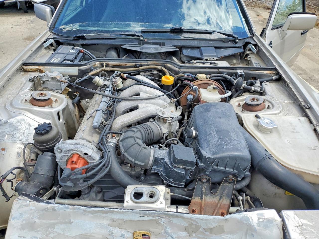 Porsche 944