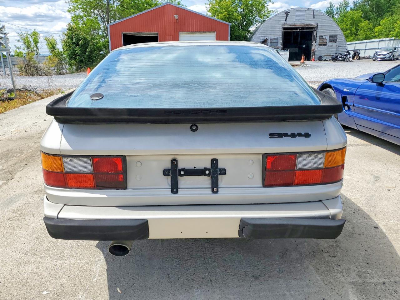 Porsche 944