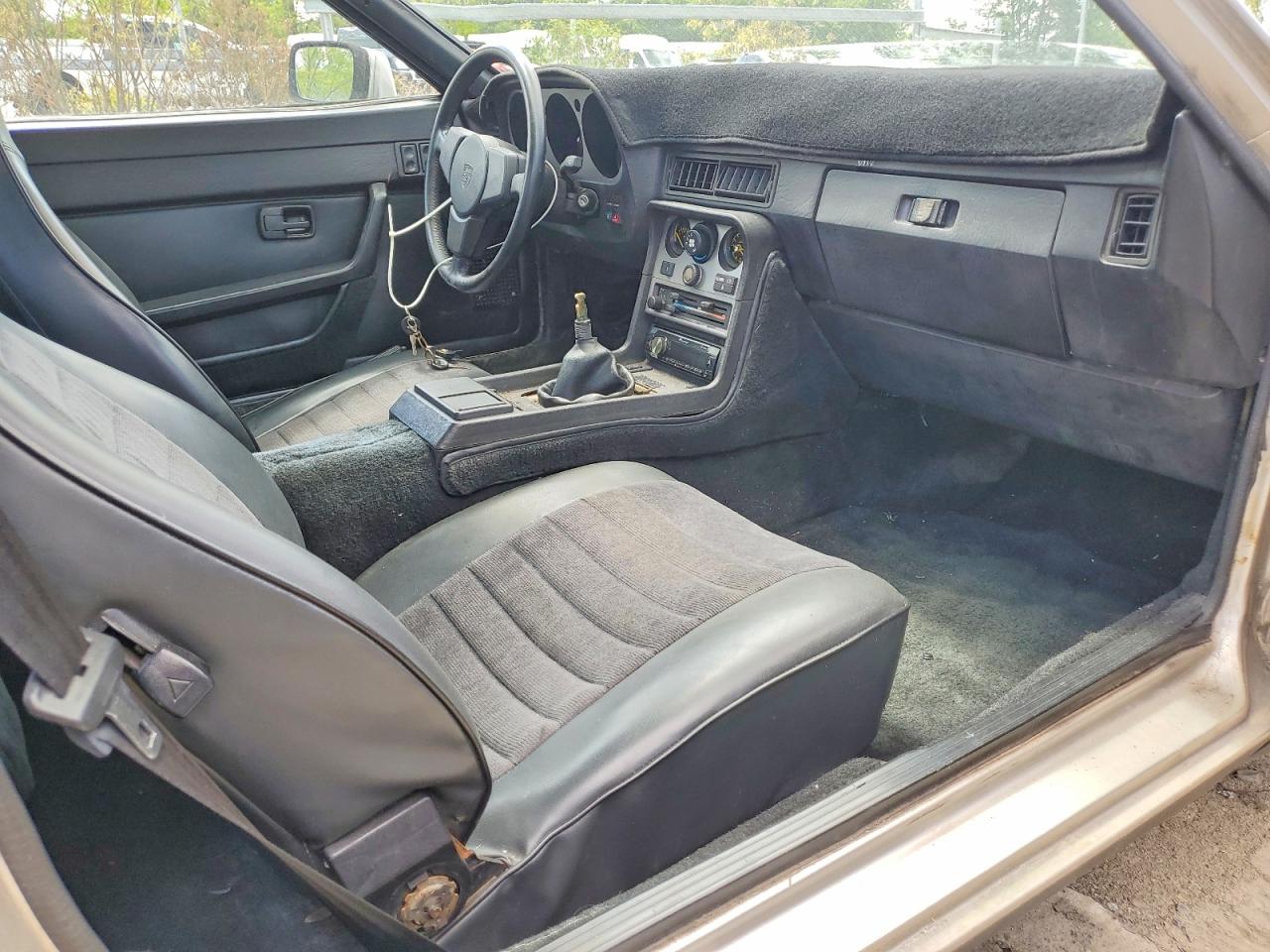 Porsche 944