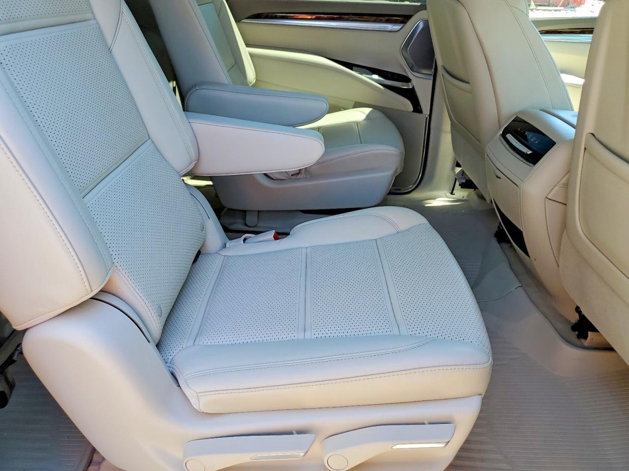 Cadillac Escalade Esv Platinum Luxury