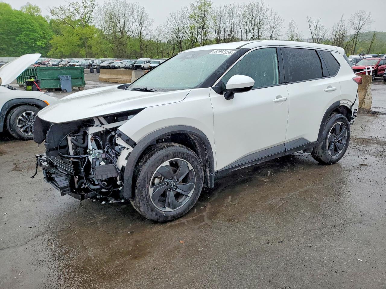 Salvage Nissan Rogue Image