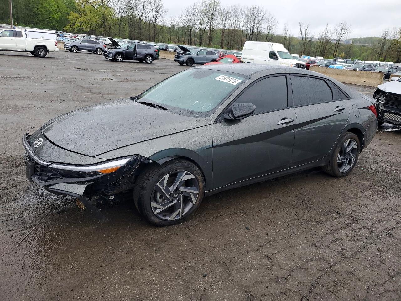 Salvage Hyundai ELANTRA Image