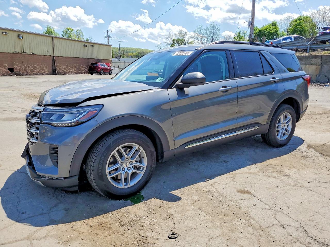 Salvage Ford Explorer Image