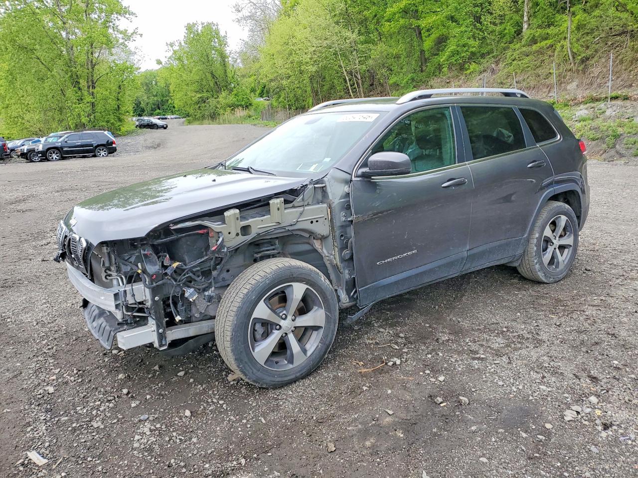 Salvage Jeep Cherokee Image