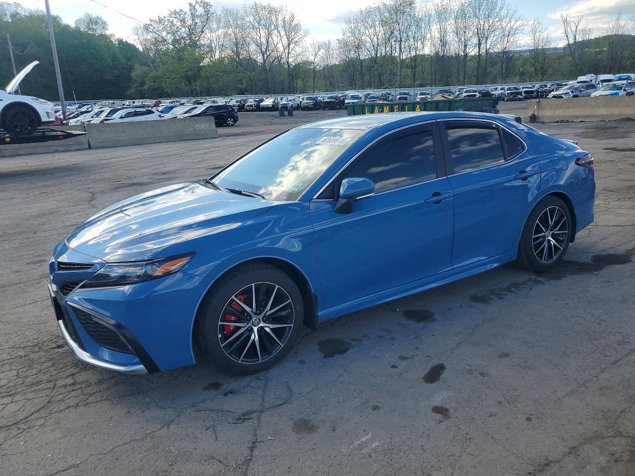 Salvage Toyota Camry Image