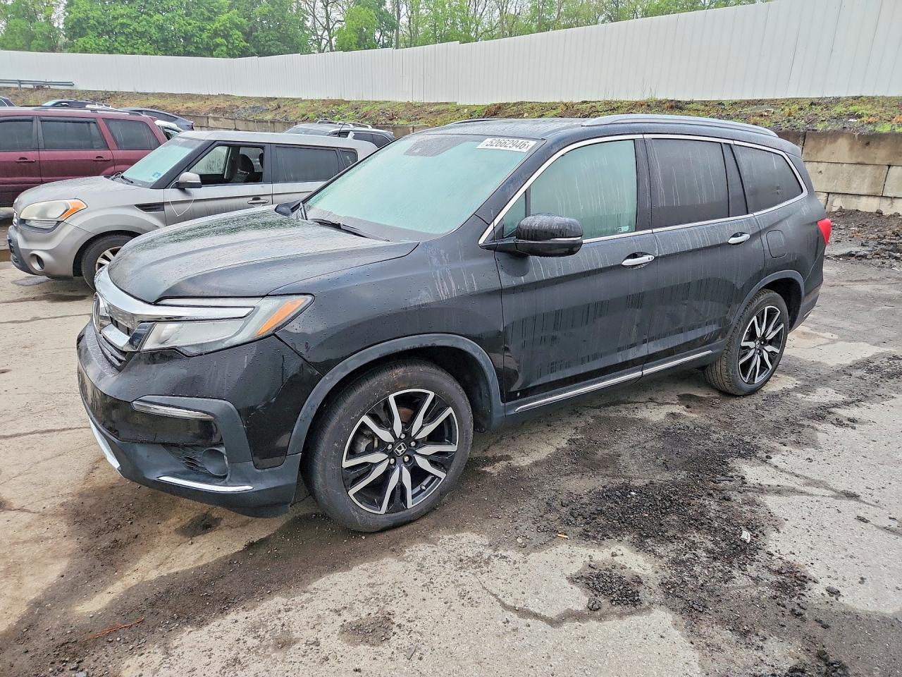 Salvage Honda Pilot Image