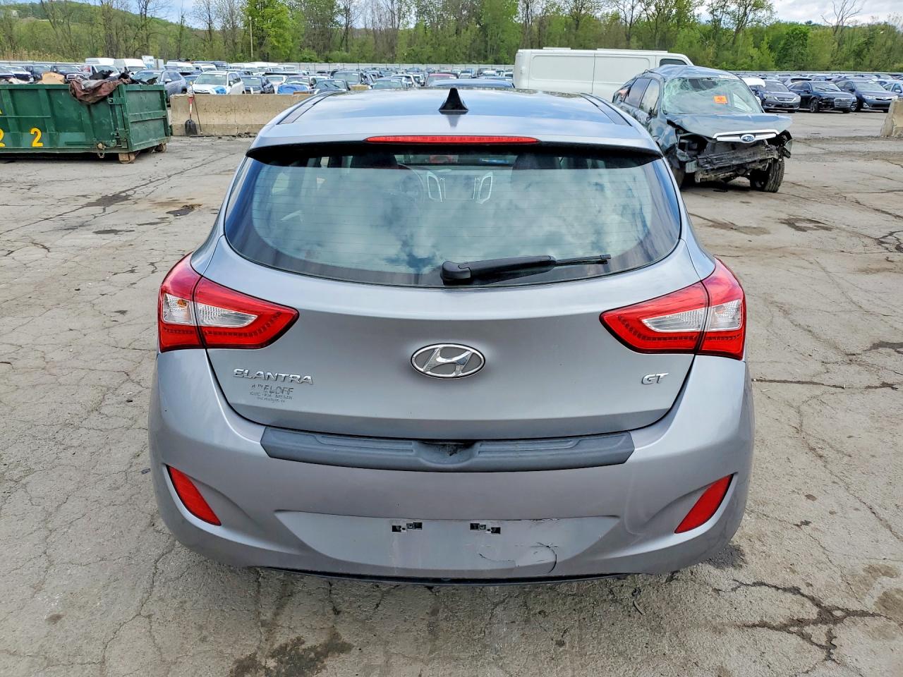 Hyundai ELANTRA Base