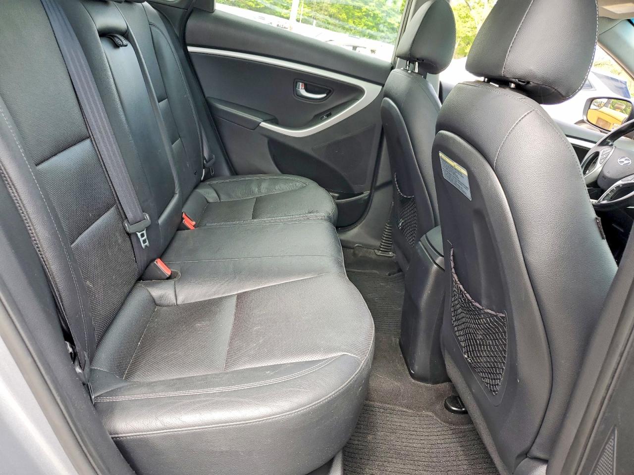 Hyundai ELANTRA Base