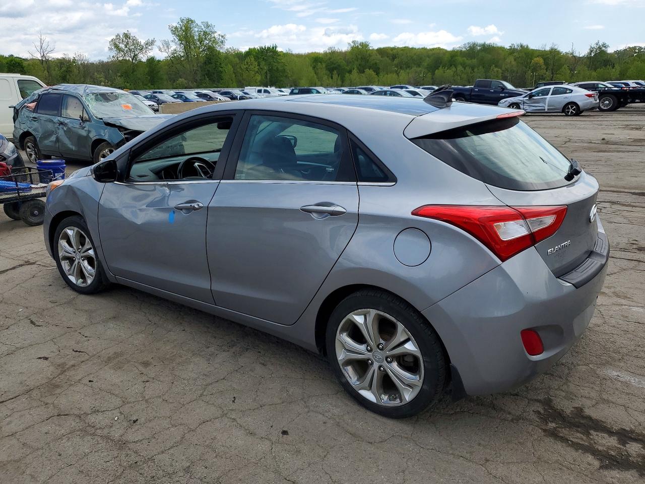 Hyundai ELANTRA Base