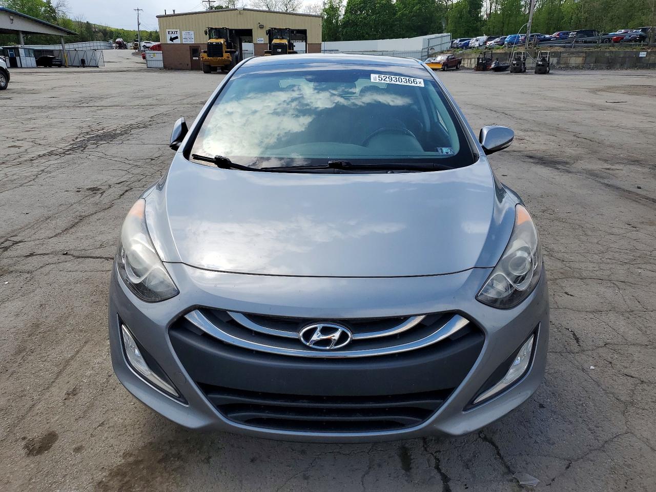 Hyundai ELANTRA Base