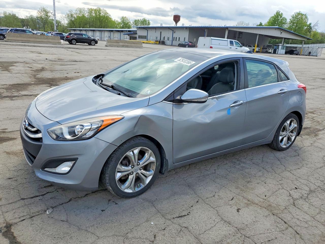 Salvage Hyundai ELANTRA Image