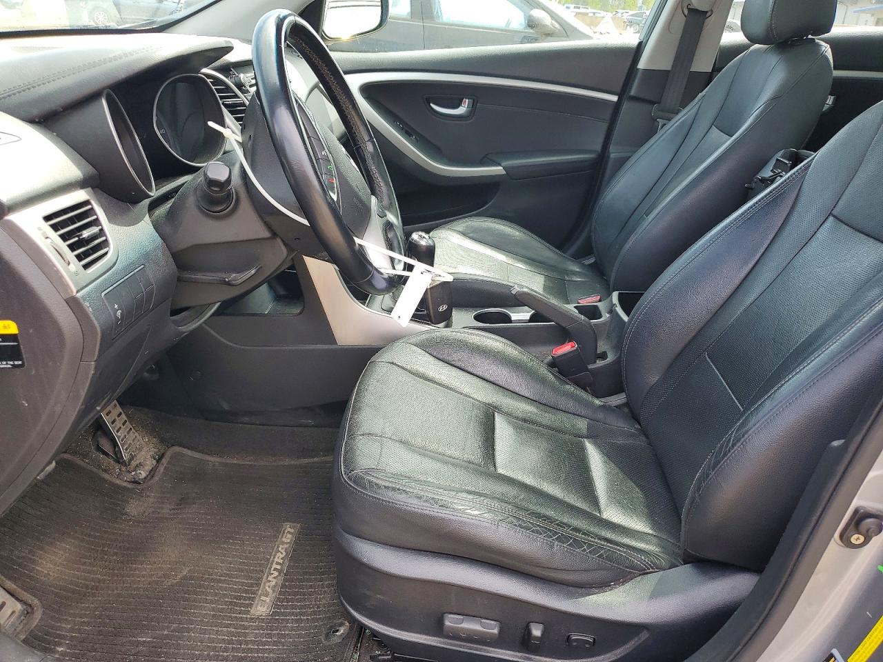 Hyundai ELANTRA Base