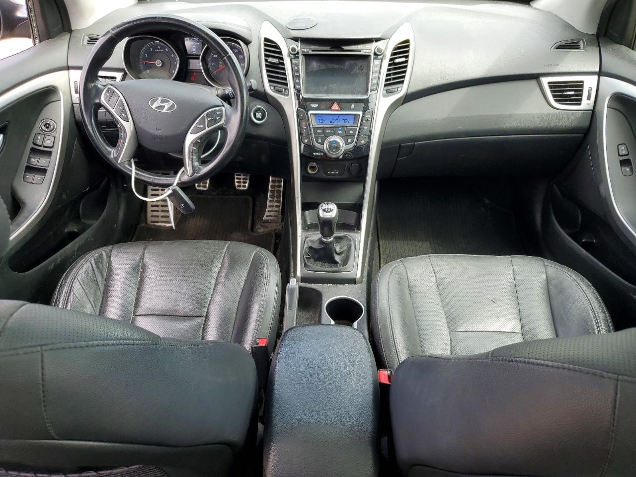 Hyundai ELANTRA Base
