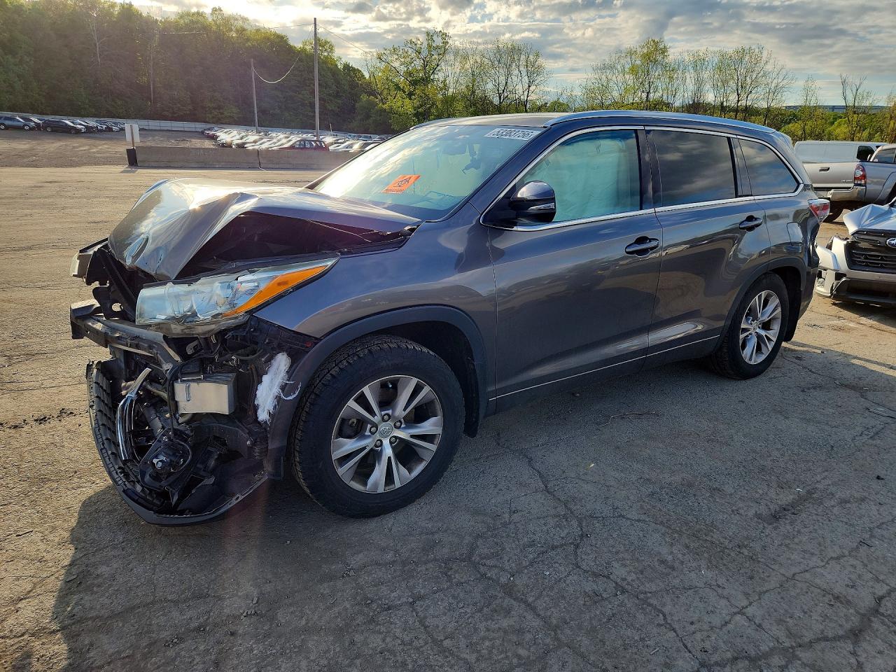 Salvage Toyota Highlander Image