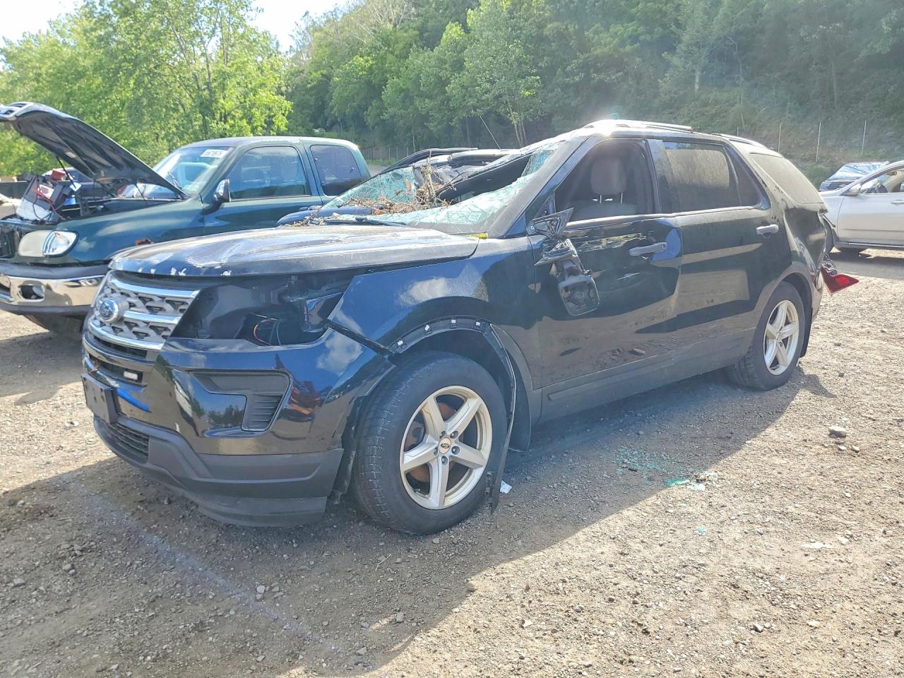 Salvage Ford Explorer Image