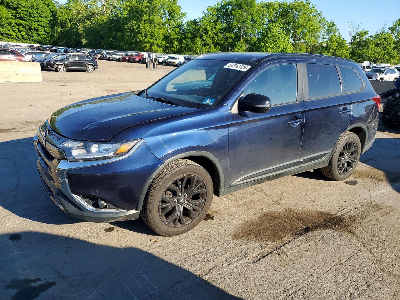 Salvage Mitsubishi Outlander Image