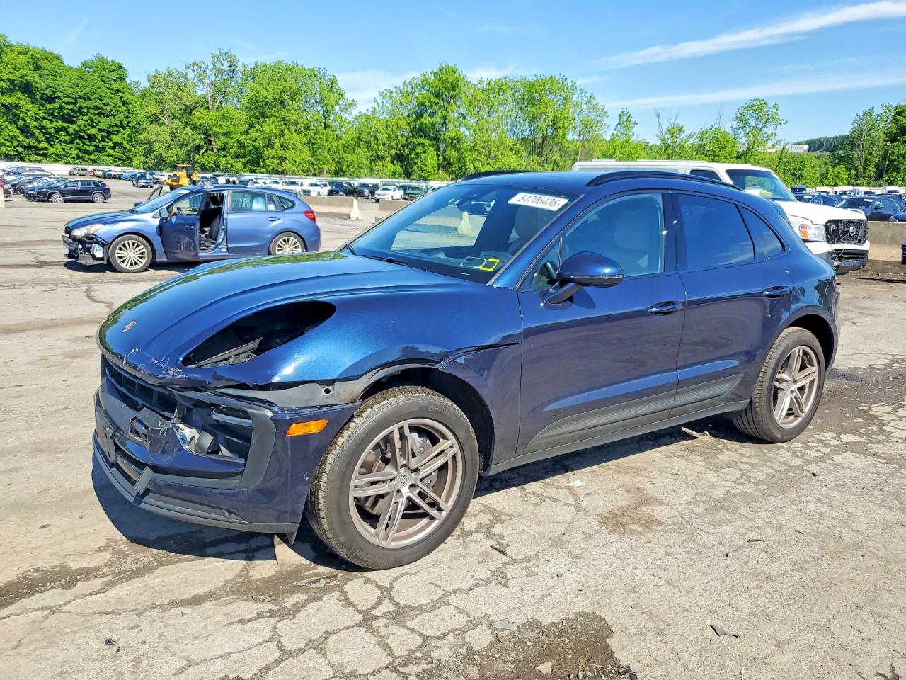 Salvage Porsche Macan Image