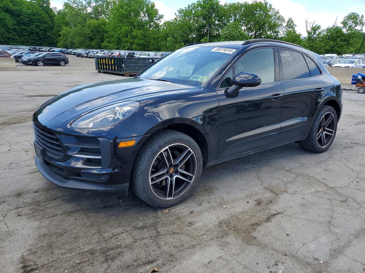 Salvage Porsche Macan Image