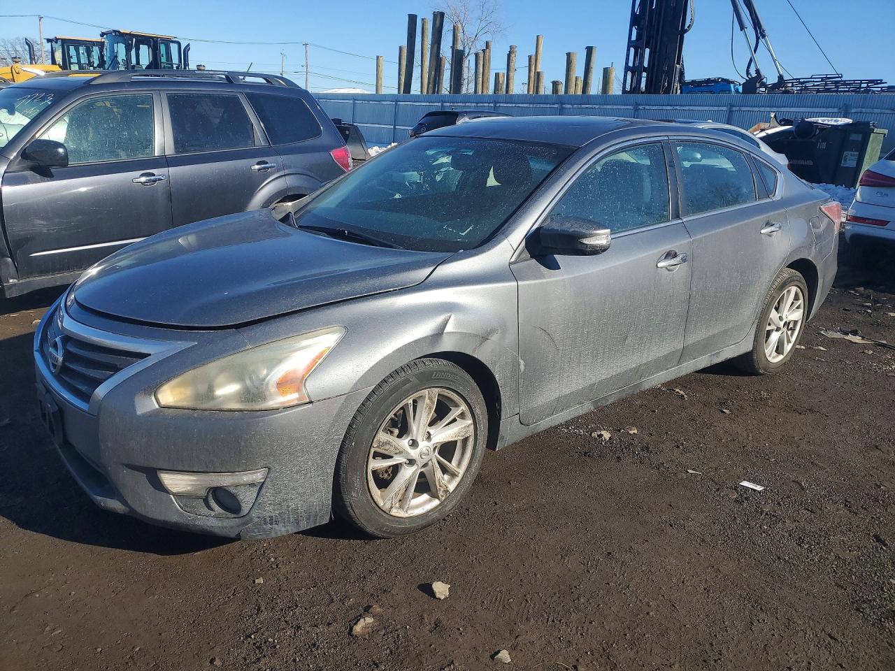 Salvage Nissan Altima Image