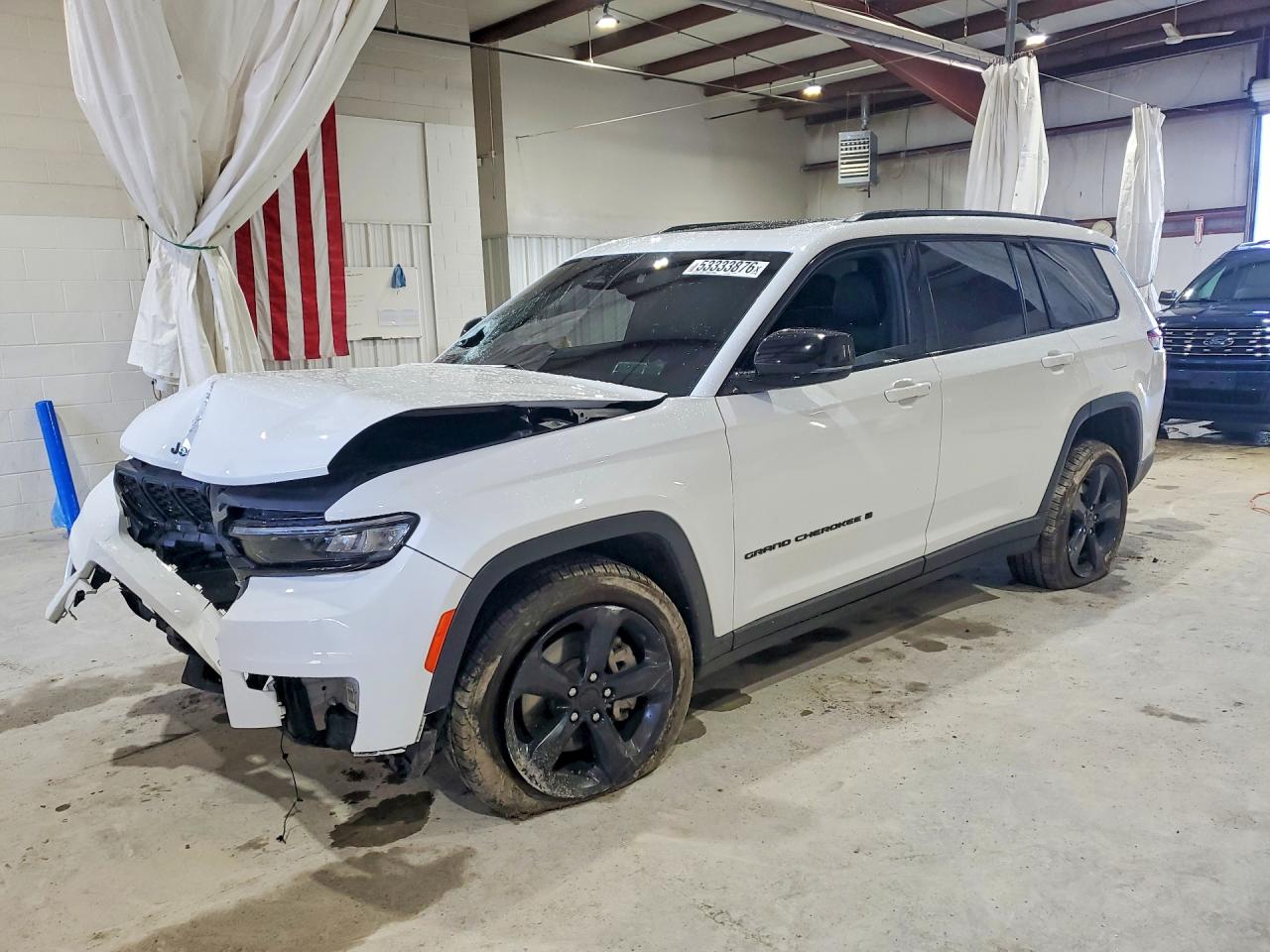 Salvage Jeep Cherokee Image