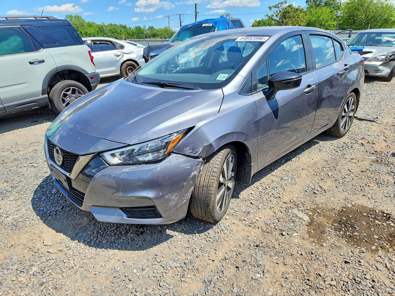 Salvage Nissan Versa Image