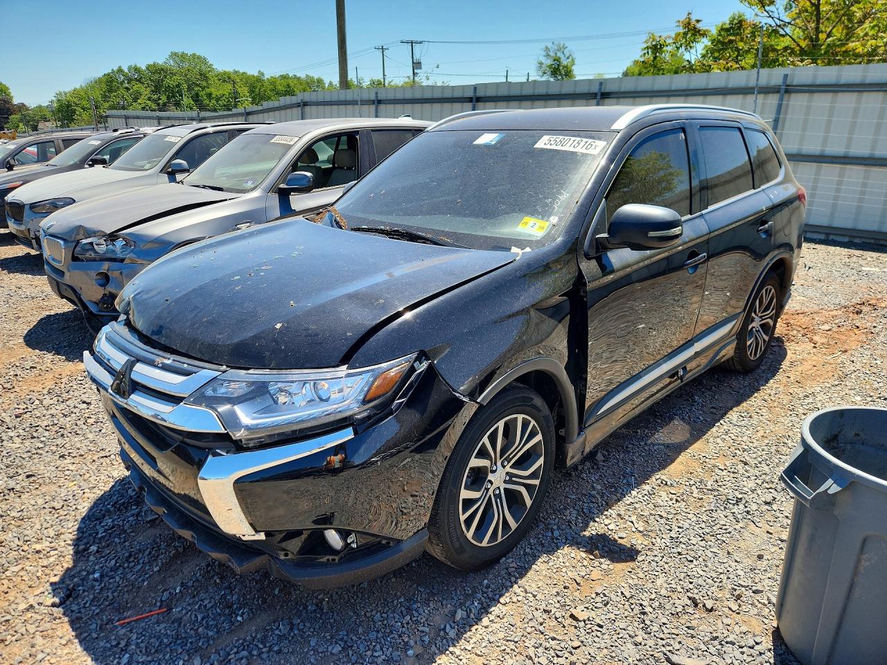 Salvage Mitsubishi Outlander Image