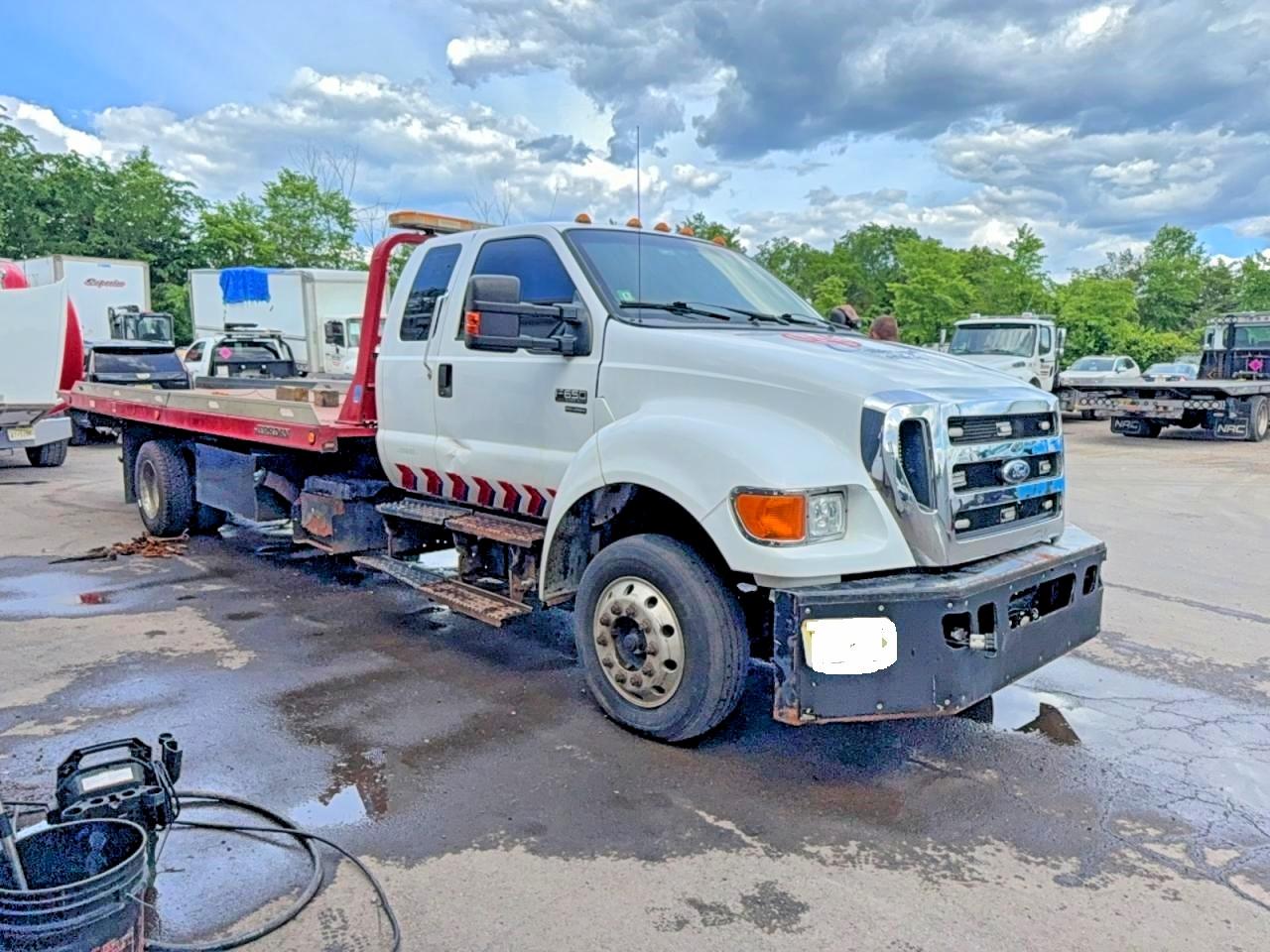 Salvage Ford F-650 Image