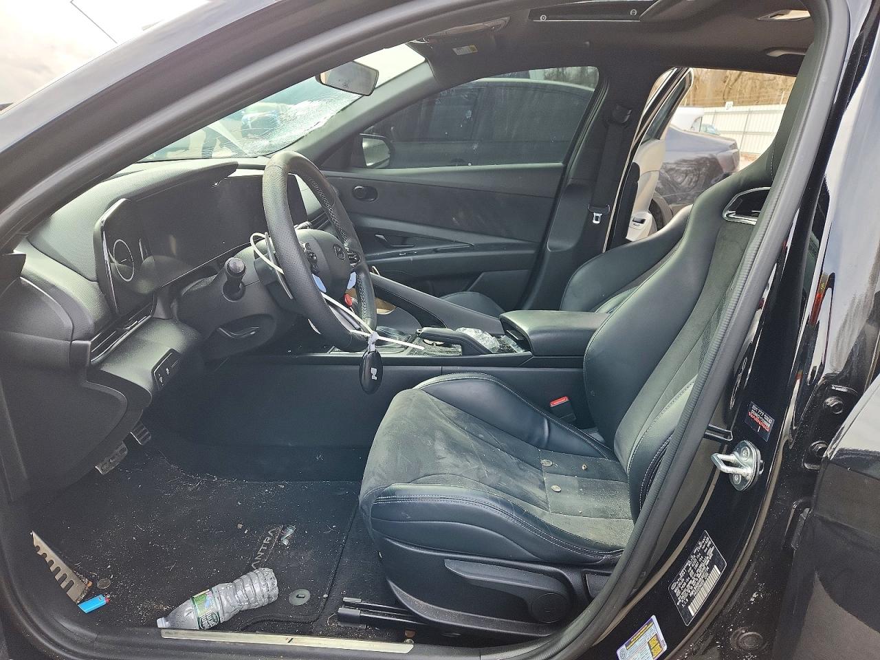 Hyundai ELANTRA Base