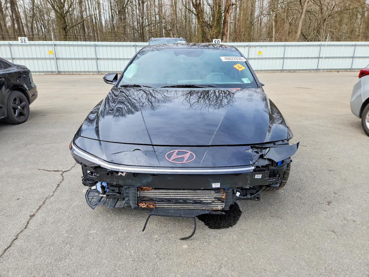 Hyundai ELANTRA Base