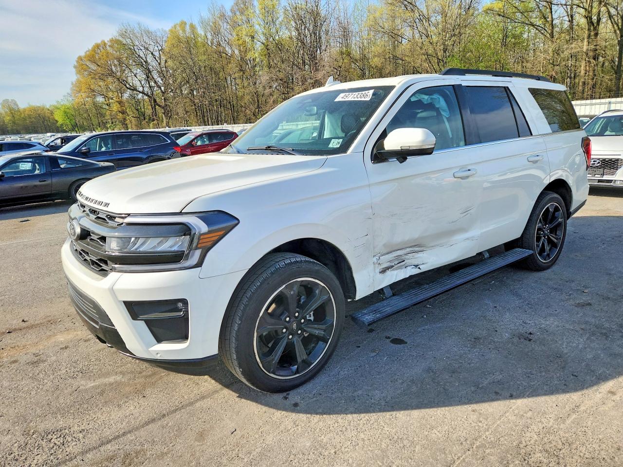 Salvage Ford Expedition Image