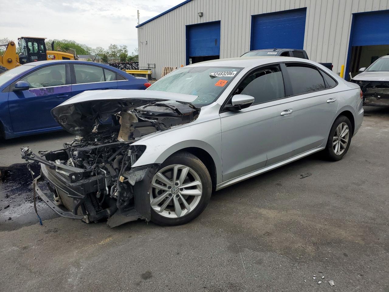 Salvage Volkswagen Passat Image